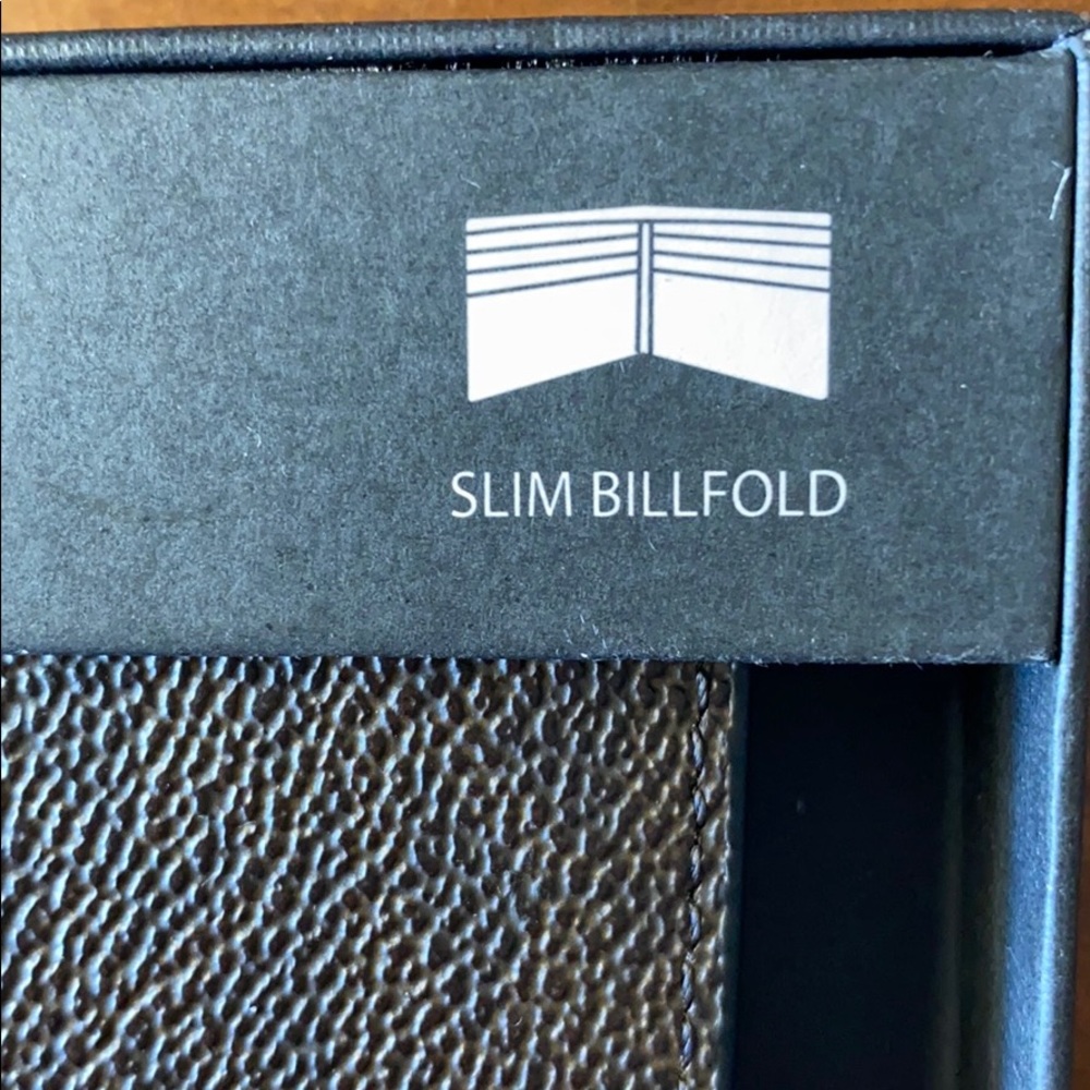 Jet Set MK Slim billfold wallet. - Picture 8 of 8
